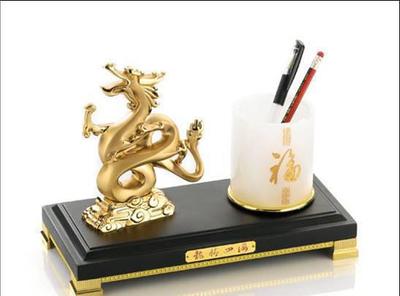 龍騰商海 華爾街龍、水晶龍與金屬龍年擺件，商務(wù)禮贈的藝術(shù)與意蘊(yùn)